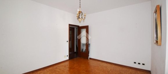 4-salle Appartement à Ivrea, Italy No. 300370 19