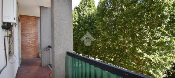 4-salle Appartement à Ivrea, Italy No. 300370 9