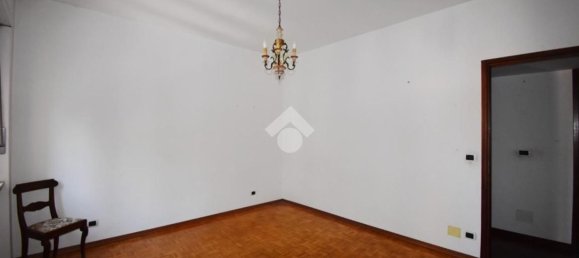 4-salle Appartement à Ivrea, Italy No. 300370 20