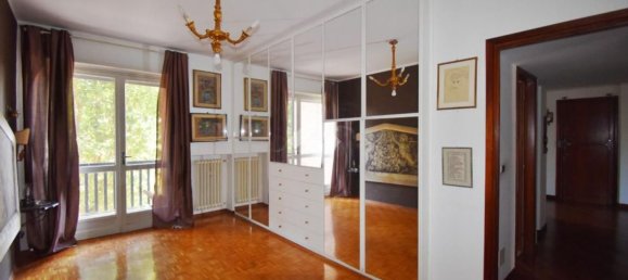 4-salle Appartement à Ivrea, Italy No. 300370 11