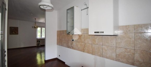 4-salle Appartement à Ivrea, Italy No. 300370 8