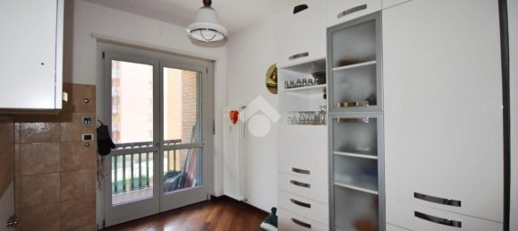 4-salle Appartement à Ivrea, Italy No. 300370 6