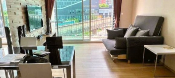Apartamento com 2 quartos em condomínio em Phra Khanong, Thailand N.º 23409 2
