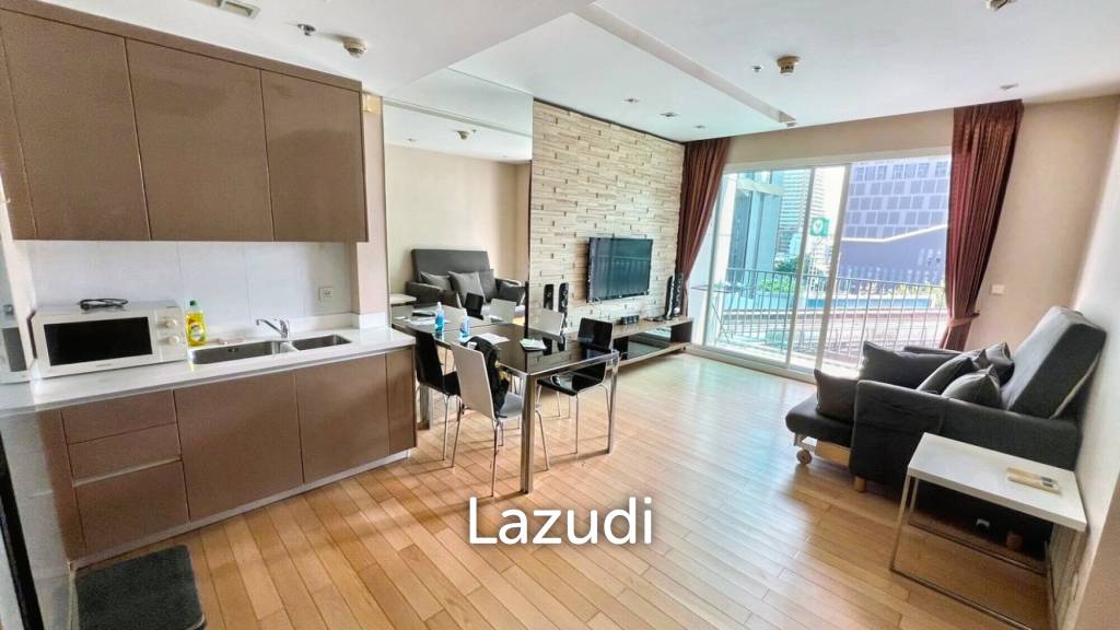 Apartamento com 2 quartos em condomínio em Phra Khanong, Thailand N.º 23409