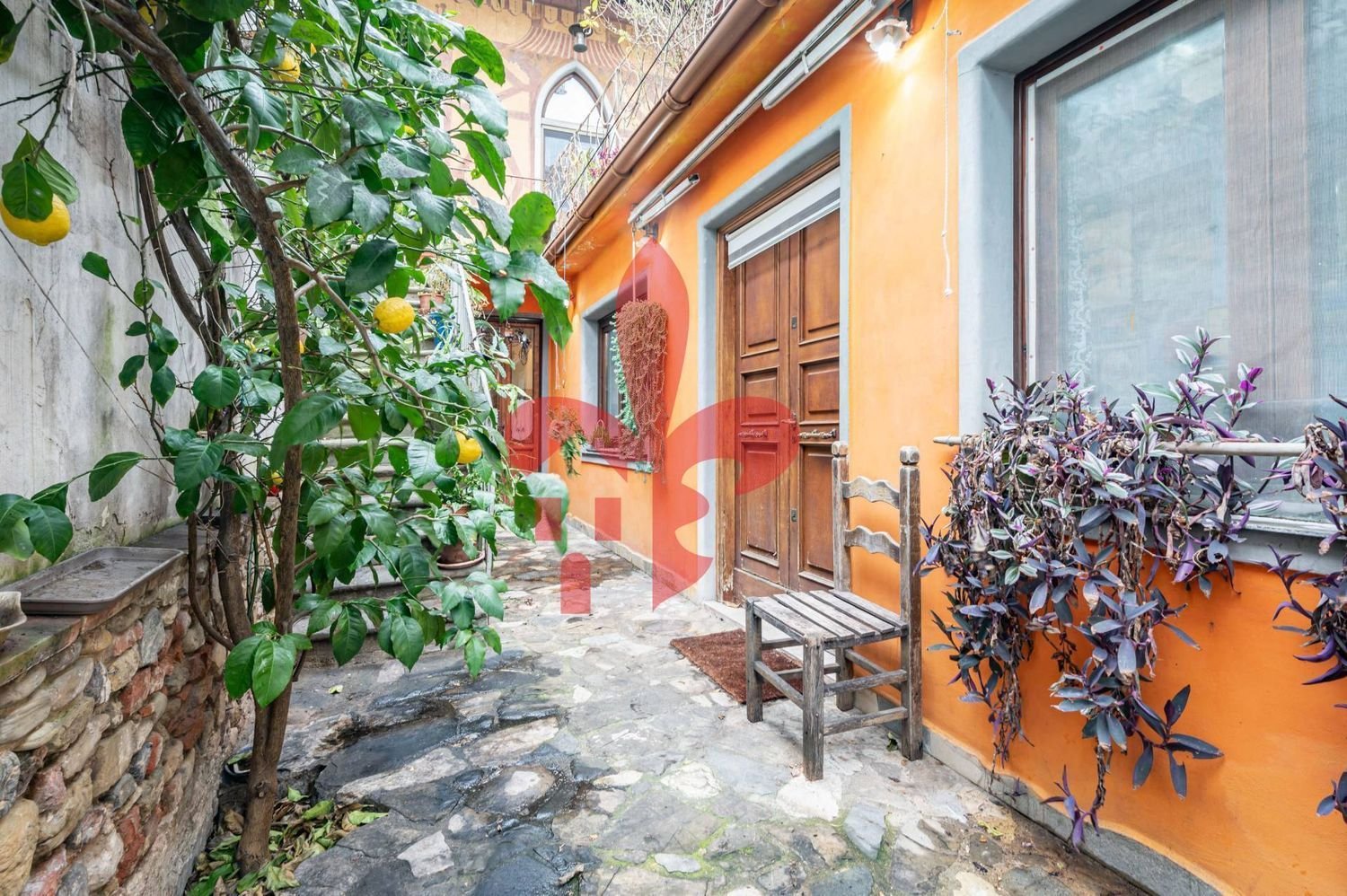 5 rooms Apartment in Florence, Italy No. 214659
