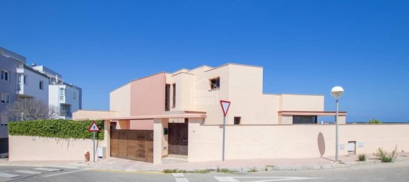 4 bedrooms Villa in Mahon, Spain No. 4983 2