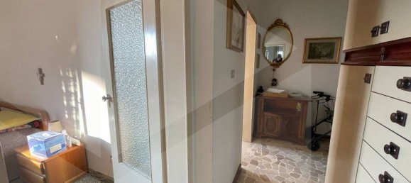 4 rooms Apartment in Bologna, Italy No. 17933 7