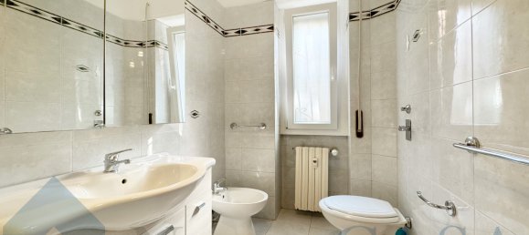 2-salle Appartement à Milan, Italy No. 351354 8