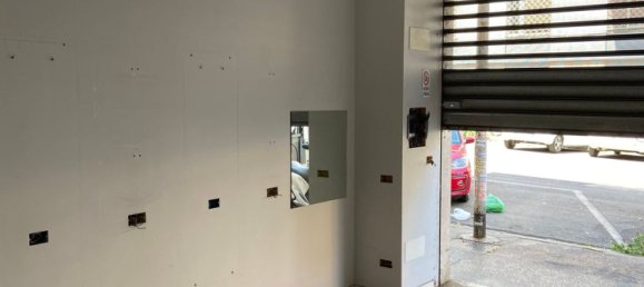 Коммерческая недвижимость с 3 комнатами в Рим, Италия № 94663 3