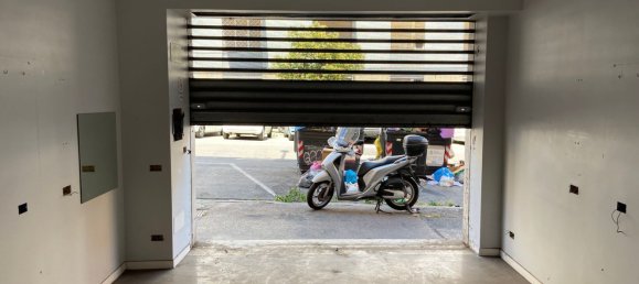 Коммерческая недвижимость с 3 комнатами в Рим, Италия № 94663 2