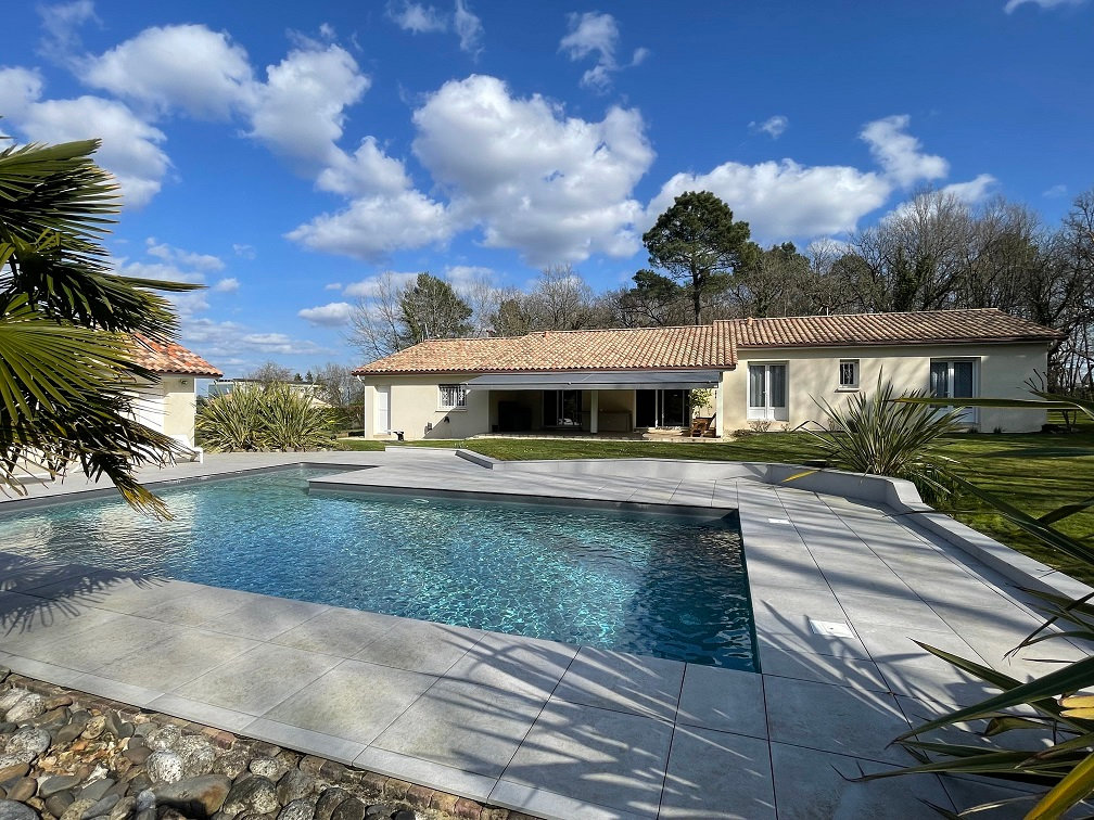 4 bedrooms Villa in Perigueux, France No. 98851