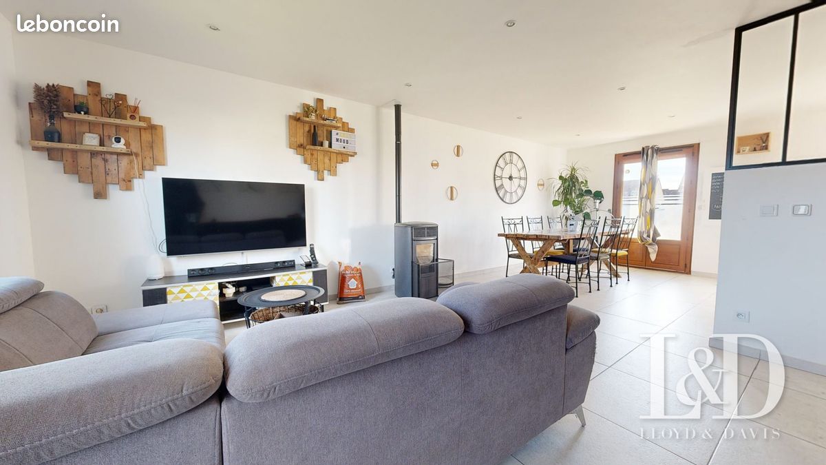 3 bedrooms House in Nogent-le-Roi, France No. 47408