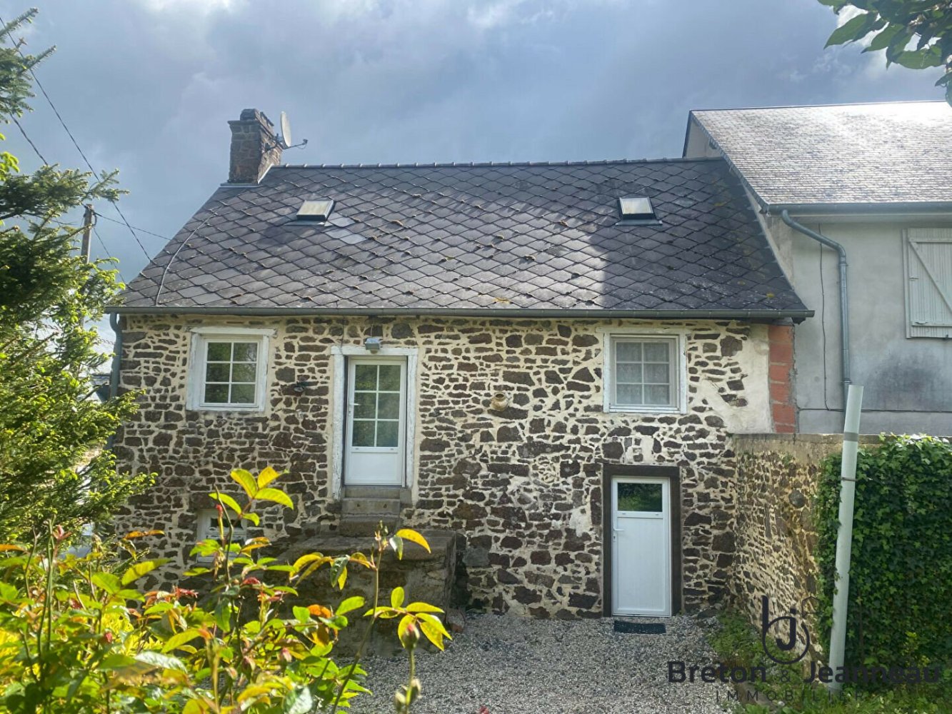 3 bedrooms House in Mayenne, France No. 357608