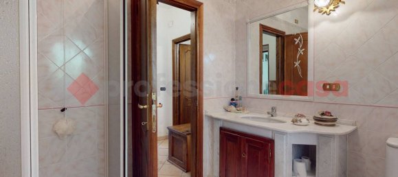 5 rooms Apartment in Minucciano, Italy No. 234539 11