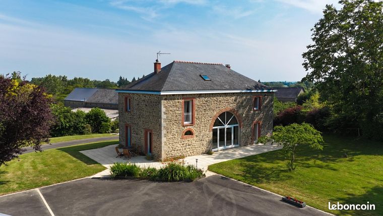 5 bedrooms House in Mayenne, France No. 311927