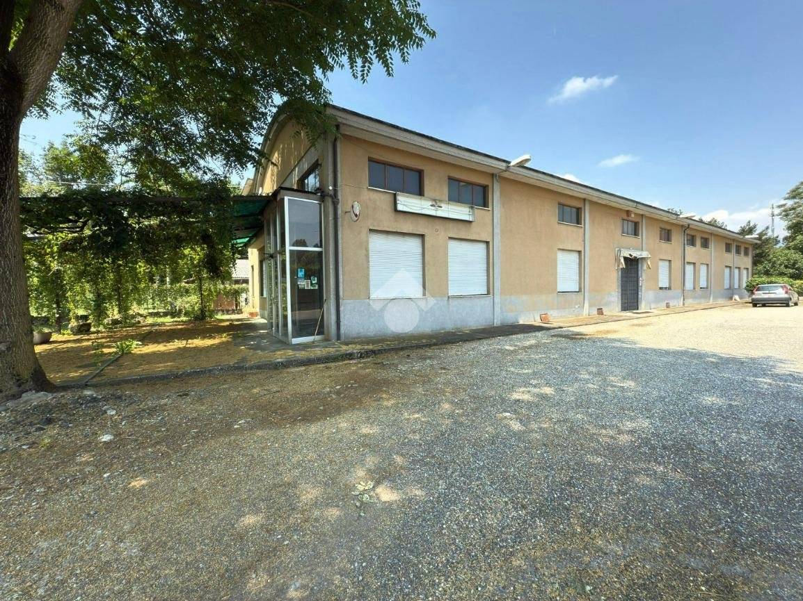 Edificio en Torre Canavese, Italy 680 m² No. 304935