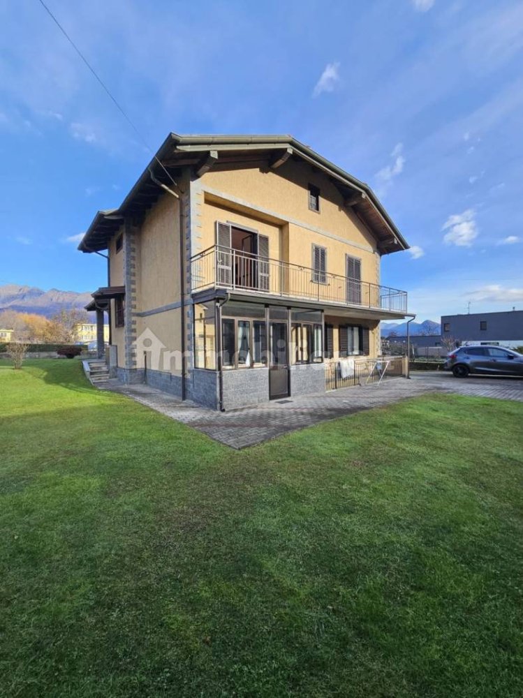 3 bedrooms Villa in Gravellona Toce, Italy No. 152595