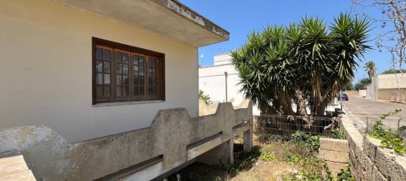 3 bedrooms Villa in Ugento, Italy No. 282872 2