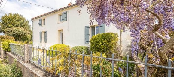 Дом с 4 спальнями в Фонтене-ле-Конт, Франция № 287945 4