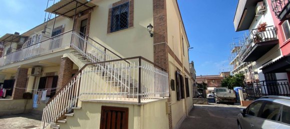 3 bedrooms Apartment in Aprilia, Italy No. 216738 2