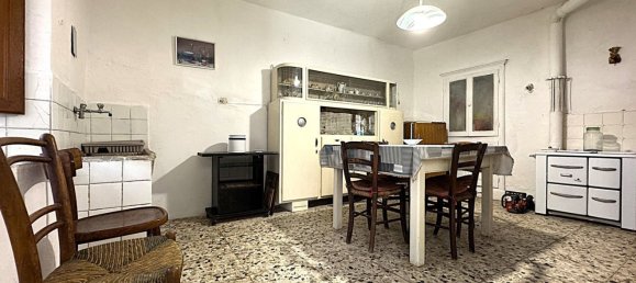3 bedrooms Apartment in Vernio, Italy No. 339276 9