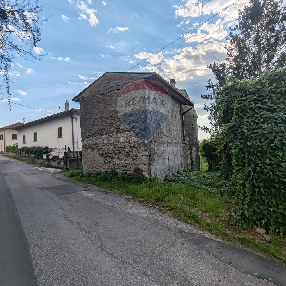 4 bedrooms House in Cervaro, Italy No. 324134