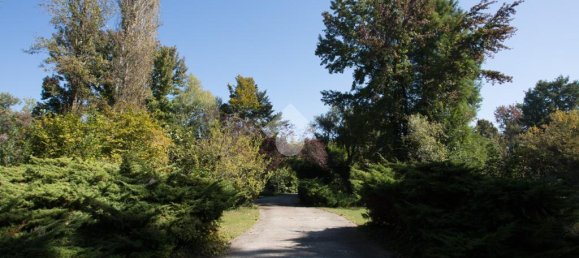 5 bedrooms Villa in Marmirolo, Italy No. 16043 28