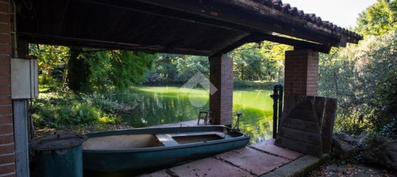 5 bedrooms Villa in Marmirolo, Italy No. 16043 17