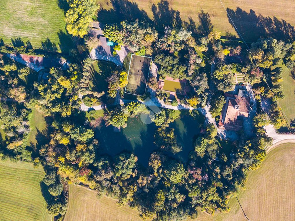 5 bedrooms Villa in Marmirolo, Italy No. 16043