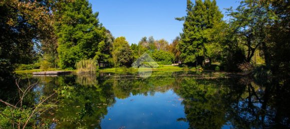 5 bedrooms Villa in Marmirolo, Italy No. 16043 16