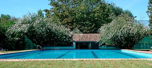 5 bedrooms Villa in Marmirolo, Italy No. 16043 10