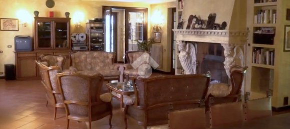 5 bedrooms Villa in Marmirolo, Italy No. 16043 6