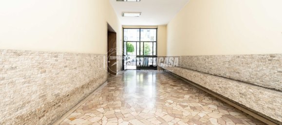 2 rooms Apartment in Milan, Italy No. 274433 8