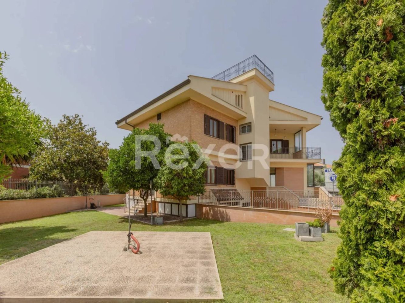 Villa de 6 dormitorios en Anzio, Italy No. 294686