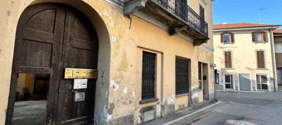 3 rooms Apartment in Veduggio con Colzano, Italy No. 272839 3