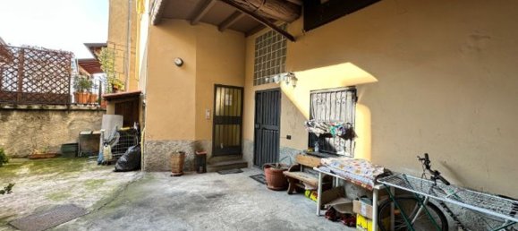 3 rooms Apartment in Veduggio con Colzano, Italy No. 272839 6