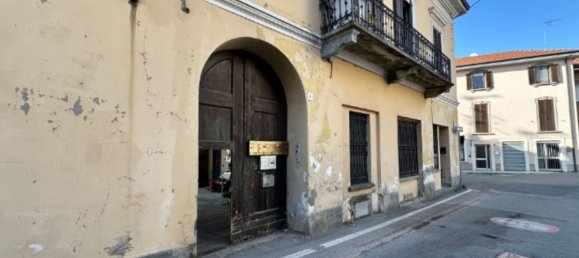 3 rooms Apartment in Veduggio con Colzano, Italy No. 272839 2