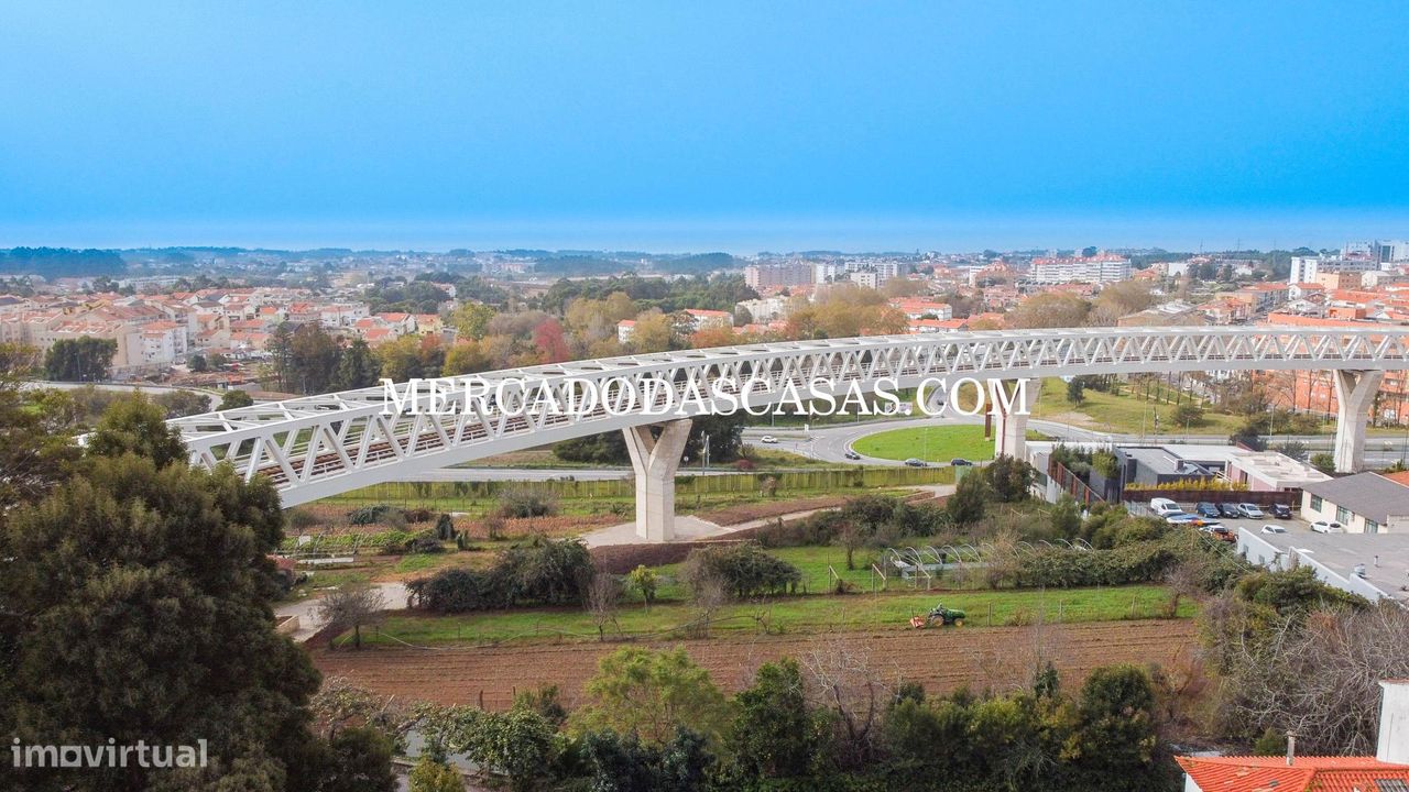 Terrain à Vila Nova de Gaia, Portugal 1291m² No. 328351