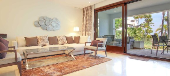 2 bedrooms Townhouse in Benahavis, Spain No. 138089 4