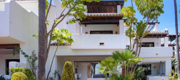 2 bedrooms Townhouse in Benahavis, Spain No. 138089 2