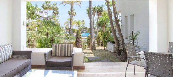 2 bedrooms Townhouse in Benahavis, Spain No. 138089 3