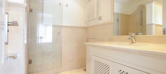 2 bedrooms Townhouse in Benahavis, Spain No. 138089 19