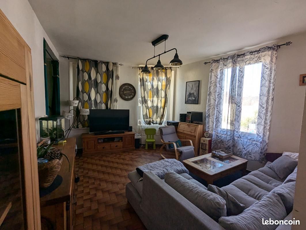 Casa de 6 dormitorios en La Loupe, France No. 250333