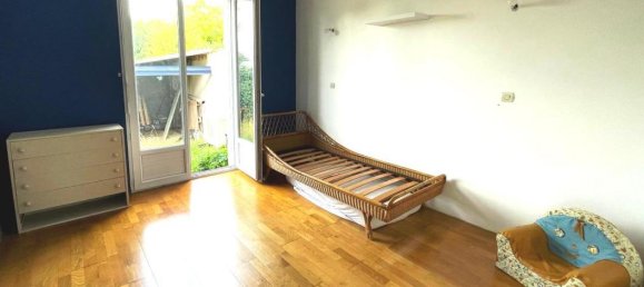 Casa de 2 dormitorios en L'Isle-Adam, France No. 322014 3