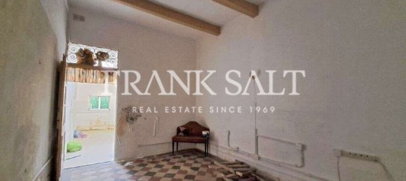 1 bedroom Maisonette in Hamrun, Malta No. 2428 3