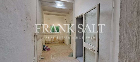 1 bedroom Maisonette in Hamrun, Malta No. 2428 4