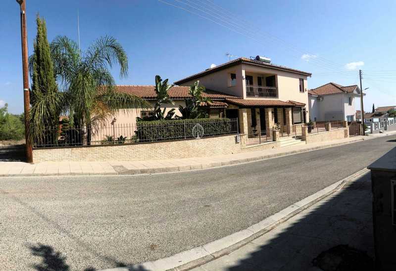 4 bedrooms Villa in Episkopi, Cyprus No. 19176