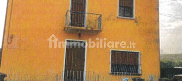 Villa de 4 dormitorios en Quistello, Italy No. 13242 2