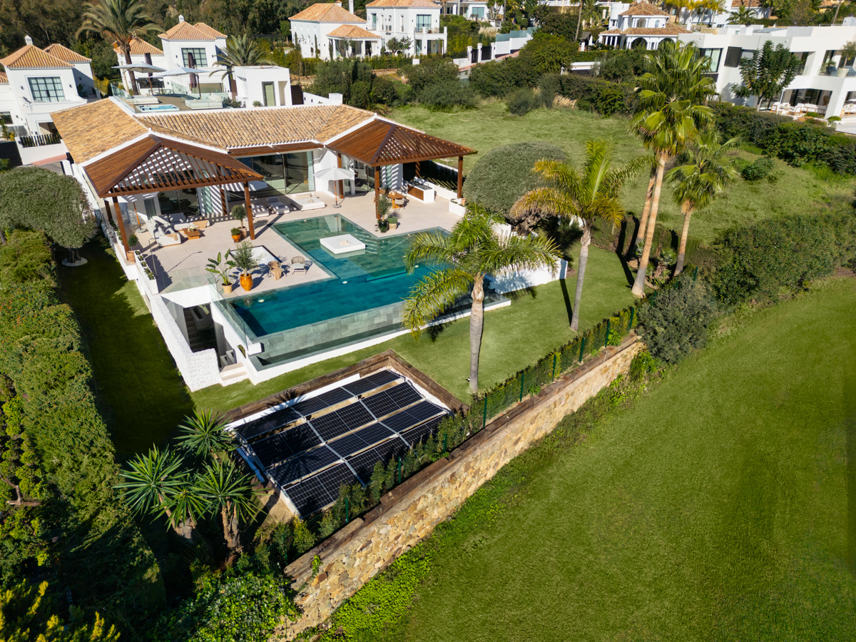 6 bedrooms Villa in Marbella, Spain No. 105805