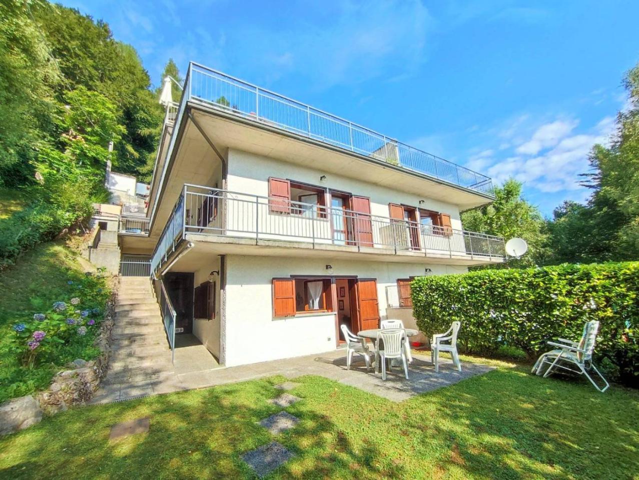 3 rooms Apartment in Alta Valle Intelvi, Italy No. 72025